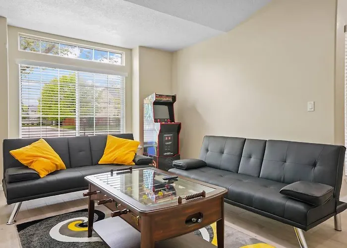 Remodeled, Charming Retreat On The City\'S Doorstep