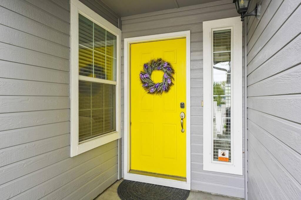 Remodeled, Charming Retreat On The City's Doorstep