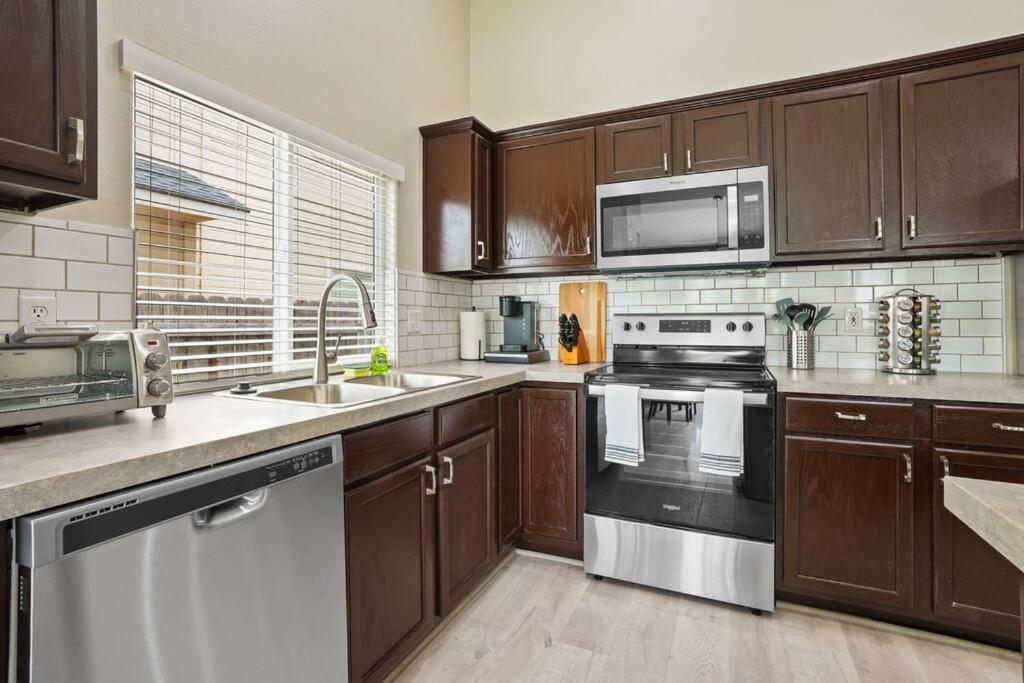 Remodeled, Charming Retreat On The City's Doorstep *