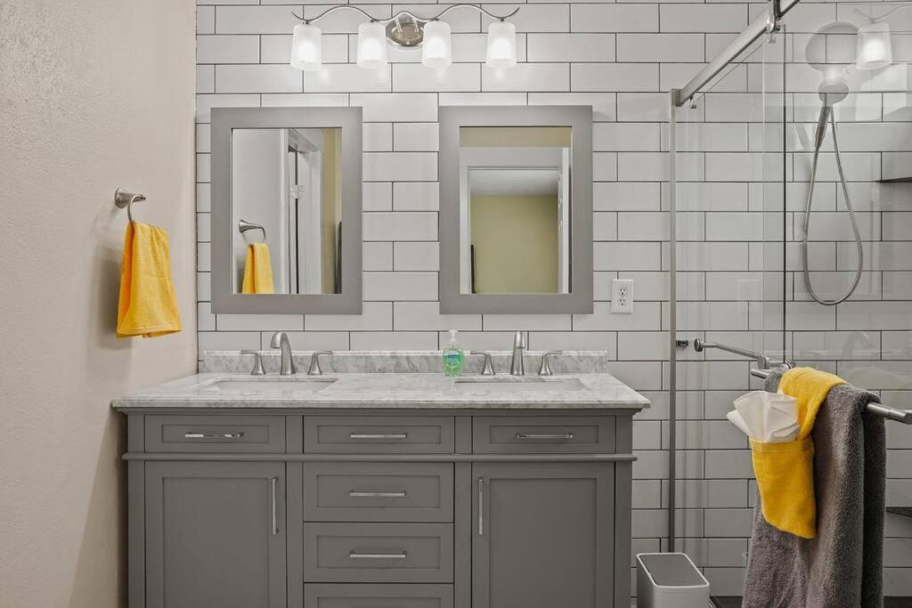 Remodeled, Charming Retreat On The City's Doorstep *