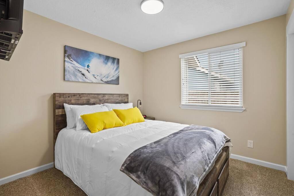Remodeled, Charming Retreat On The City's Doorstep